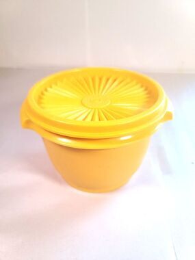 Vintage Tupperware Yellow Servalier Container 886-5